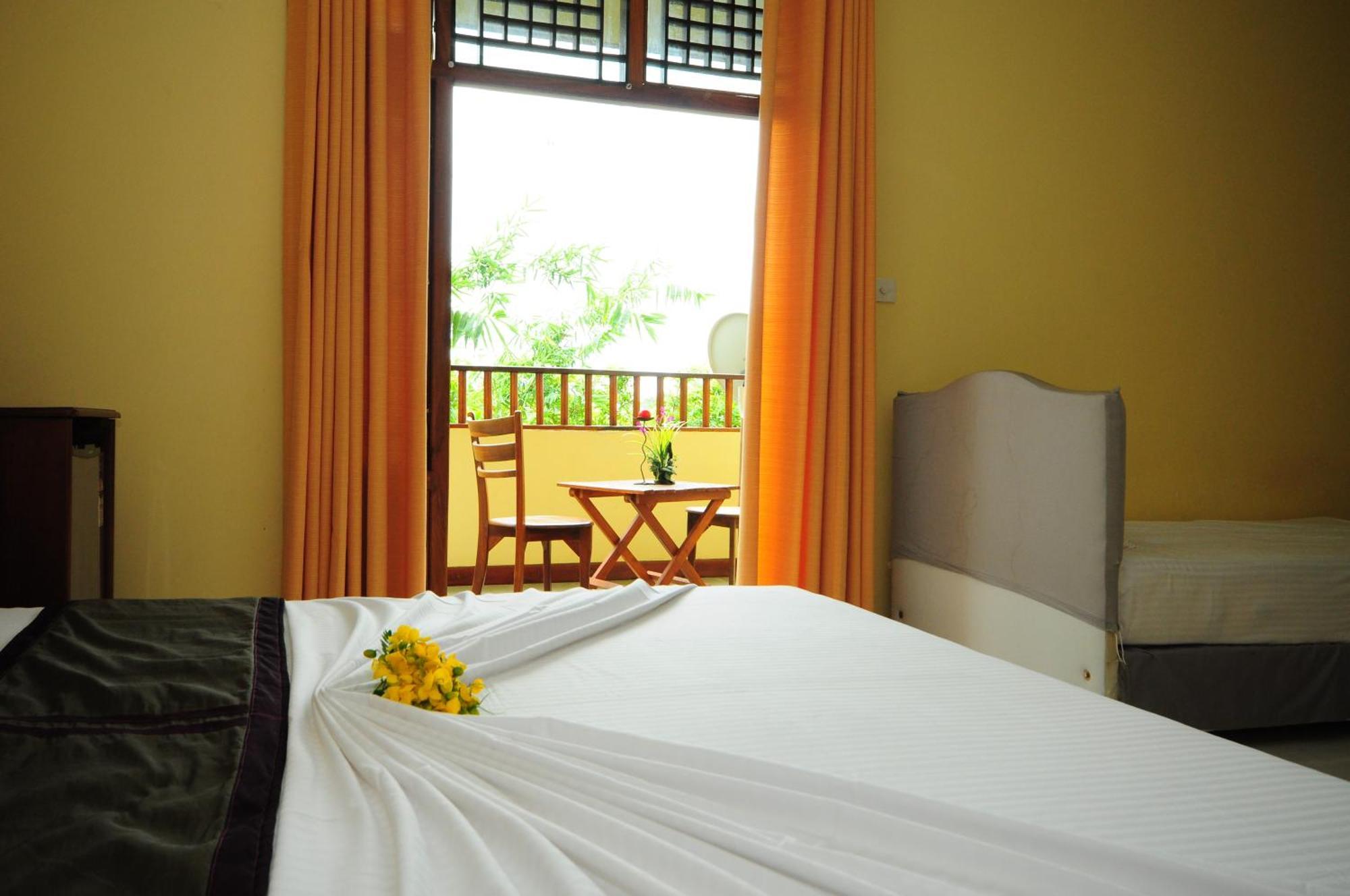 Hotel Sobana Lake Front อุดาวาลาเว ภายนอก รูปภาพ