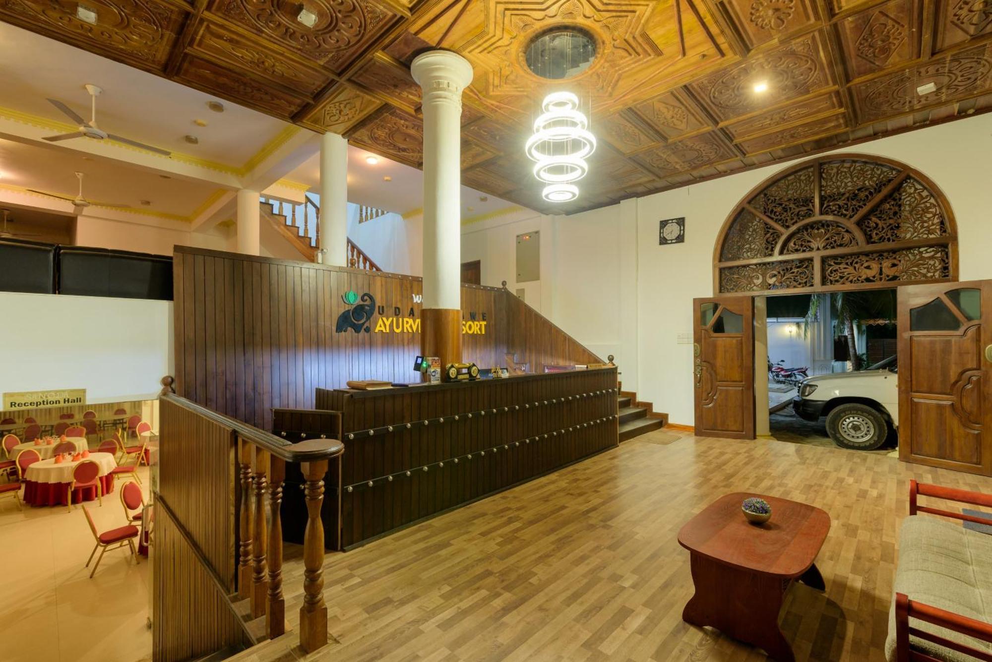 Hotel Sobana Lake Front อุดาวาลาเว ภายนอก รูปภาพ