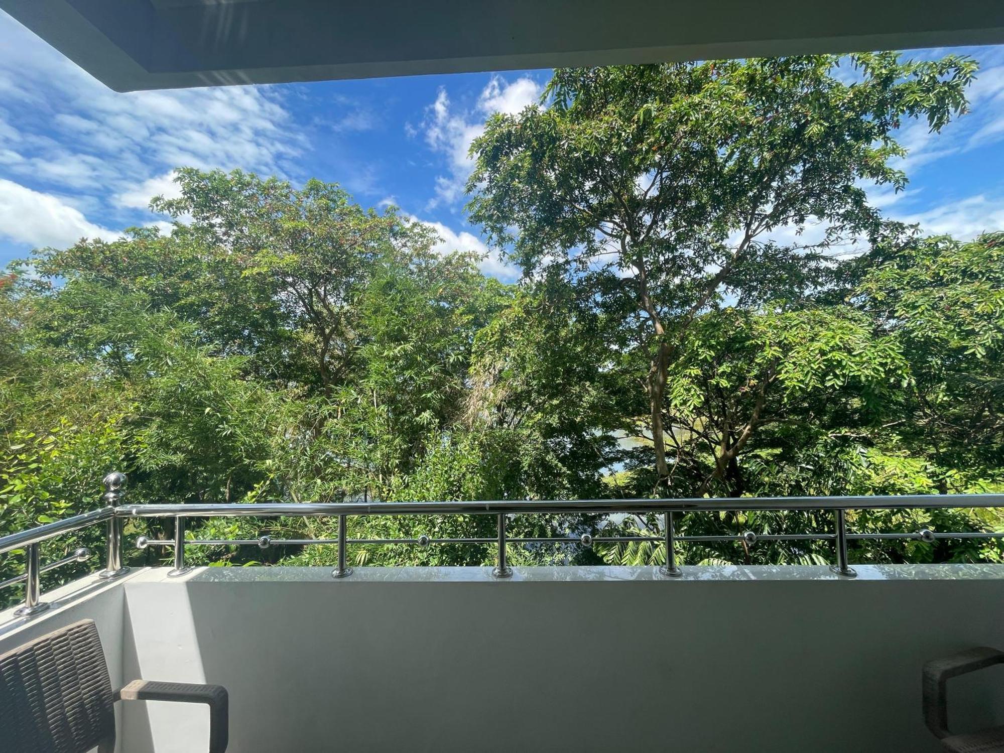 Hotel Sobana Lake Front อุดาวาลาเว ภายนอก รูปภาพ